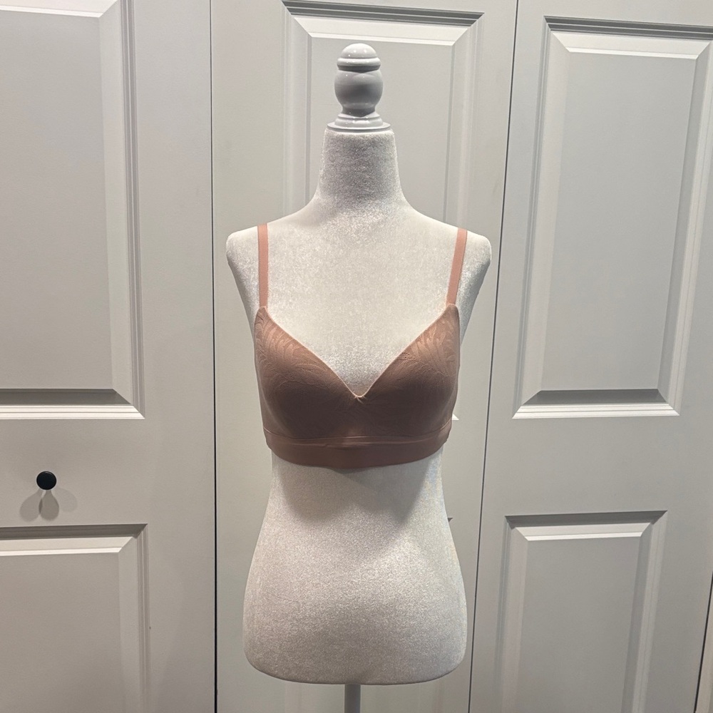 Soma Embliss wireless Bra with lace.